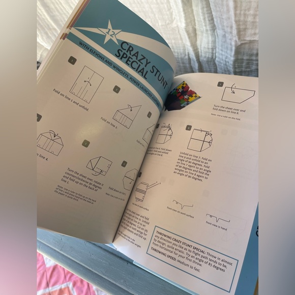 Paper planes kit and book - Picture 7 of 14